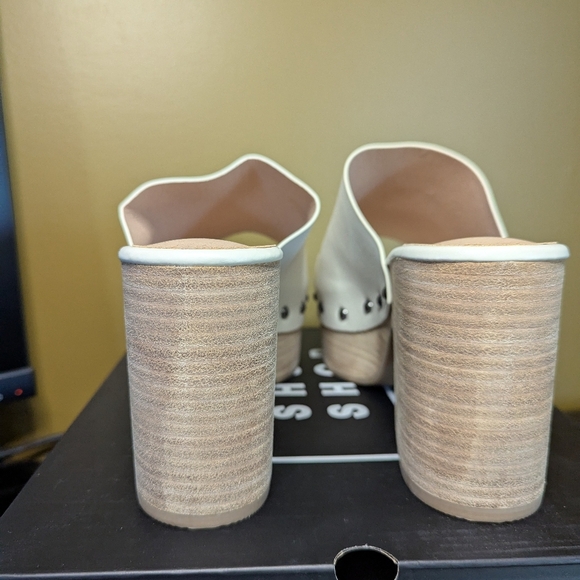 Shu Shop GINA Soft Faux Leather Clog Size 9 Color:Bone - Picture 3 of 9